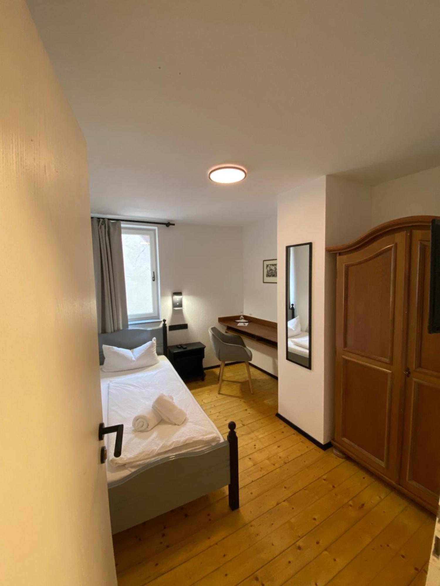 ماركت برايت Gasthof Zum Goldenen Schiff - Lehm, Stil & Altstadtflair المظهر الخارجي الصورة