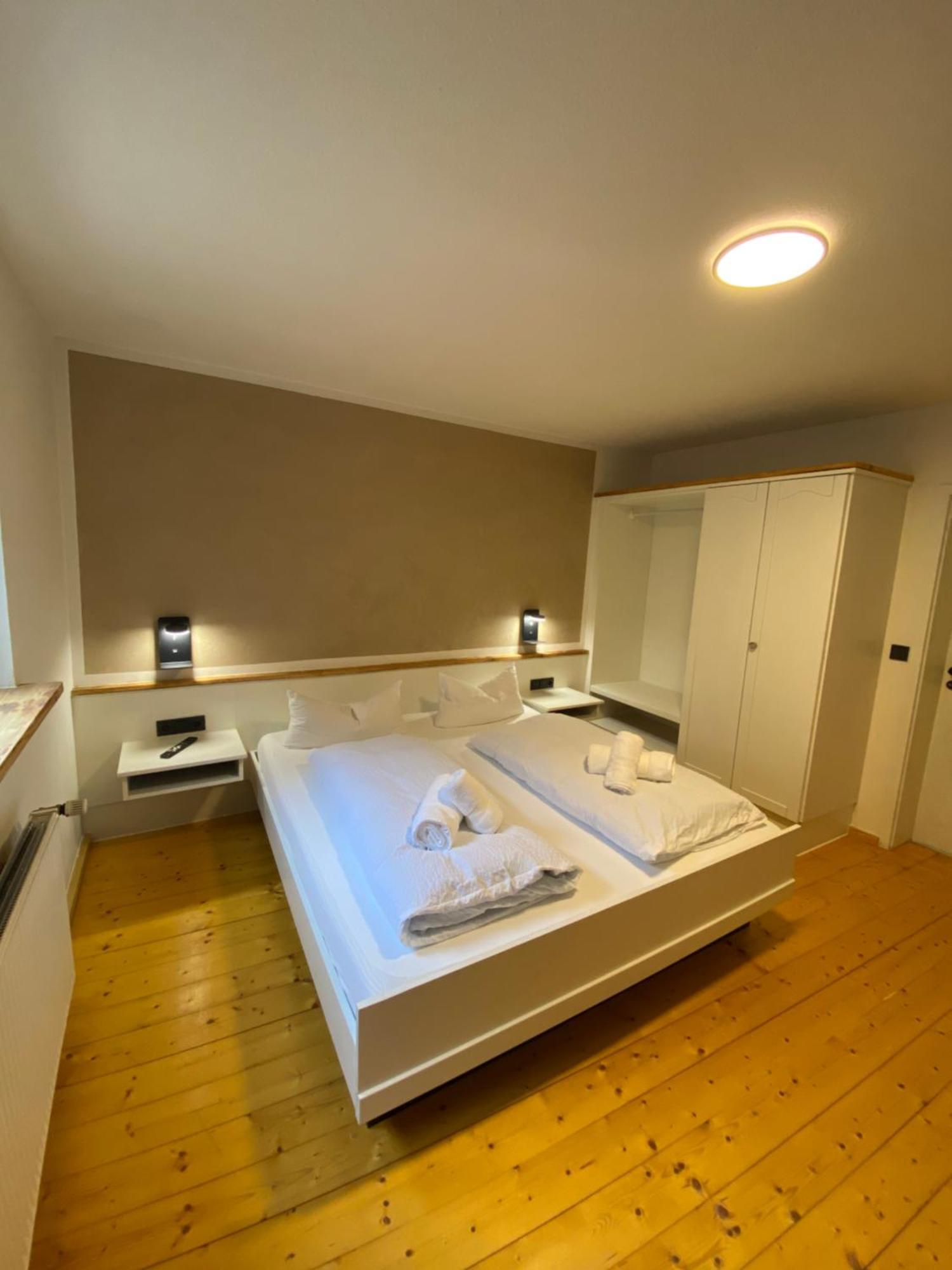 ماركت برايت Gasthof Zum Goldenen Schiff - Lehm, Stil & Altstadtflair المظهر الخارجي الصورة