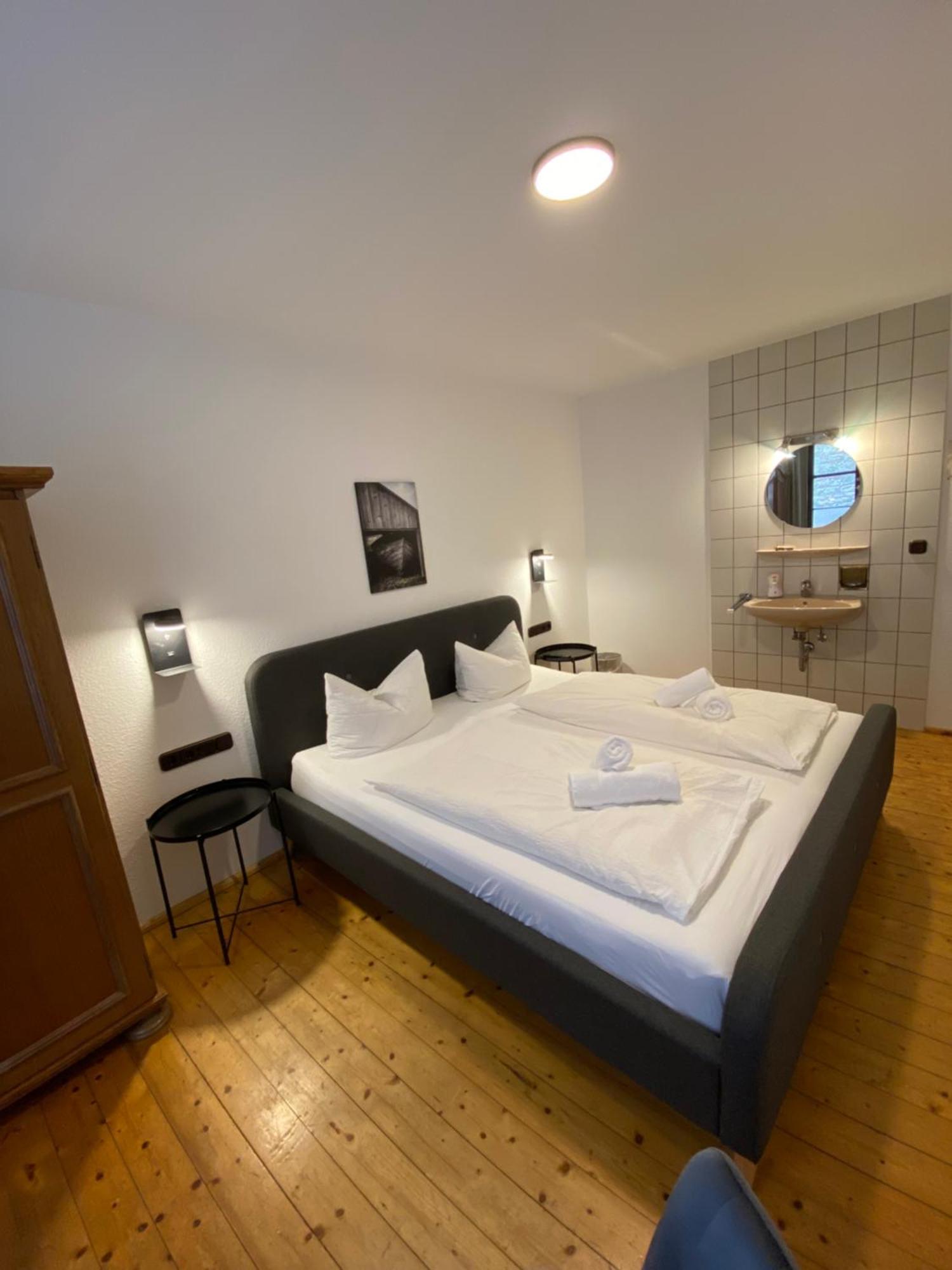 ماركت برايت Gasthof Zum Goldenen Schiff - Lehm, Stil & Altstadtflair المظهر الخارجي الصورة
